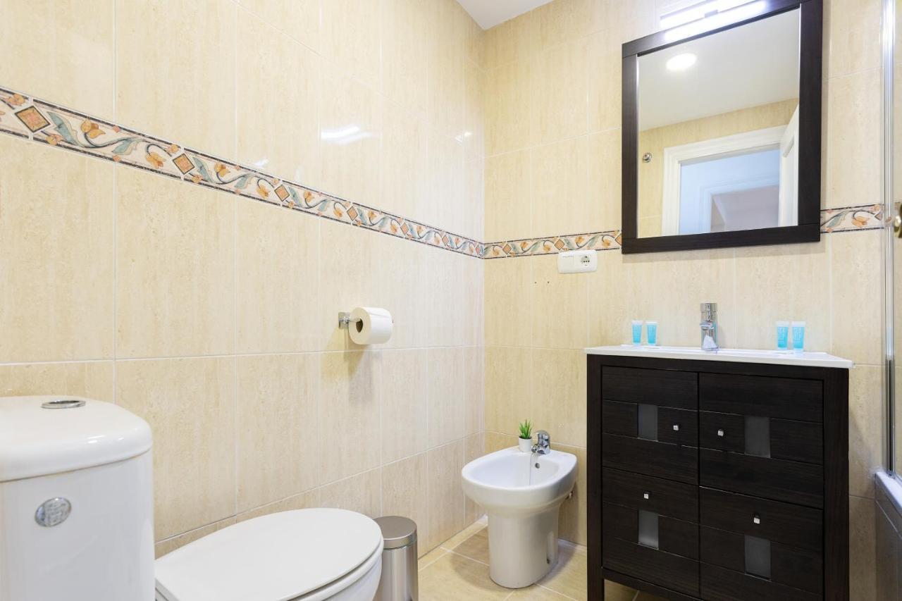 Holidays2Malaga Capuchinos French Balconies, Private Parking, Wifi & Air Con Esterno foto